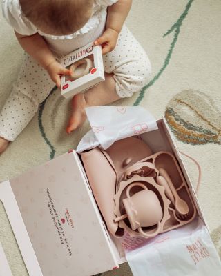 🎁 Darčeky pre bábätká sú vyriešené. Vyrobili sme pre vás darčekovú krabicu, do ktorej si môžete nakombinovať ľubovoľný...